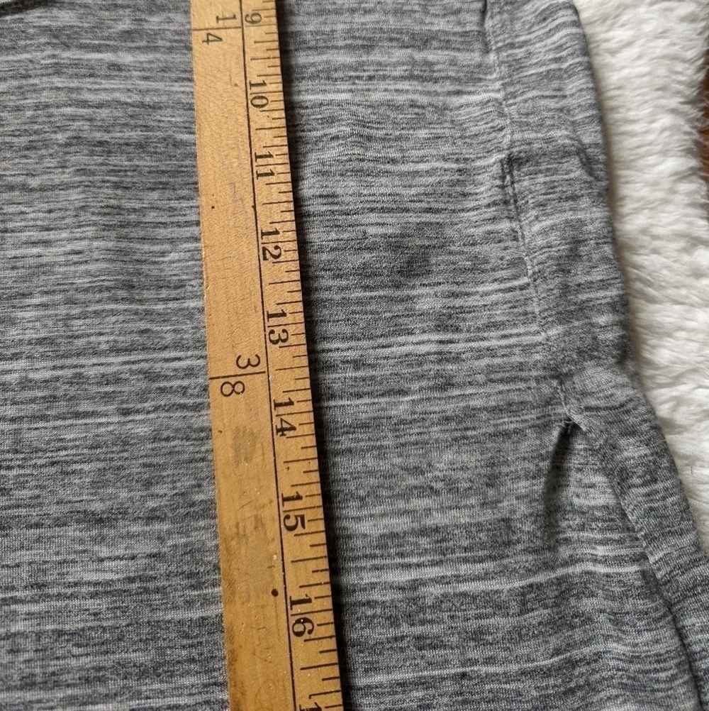 Aritzia wilfred racerback tank with side slits Heather grey medium - Picture 3 of 8